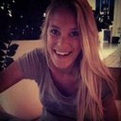 Elina R.